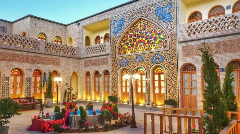 رزرو مهمانسرای مشهد با تضمین بهترین قیمت از ایران چارتر